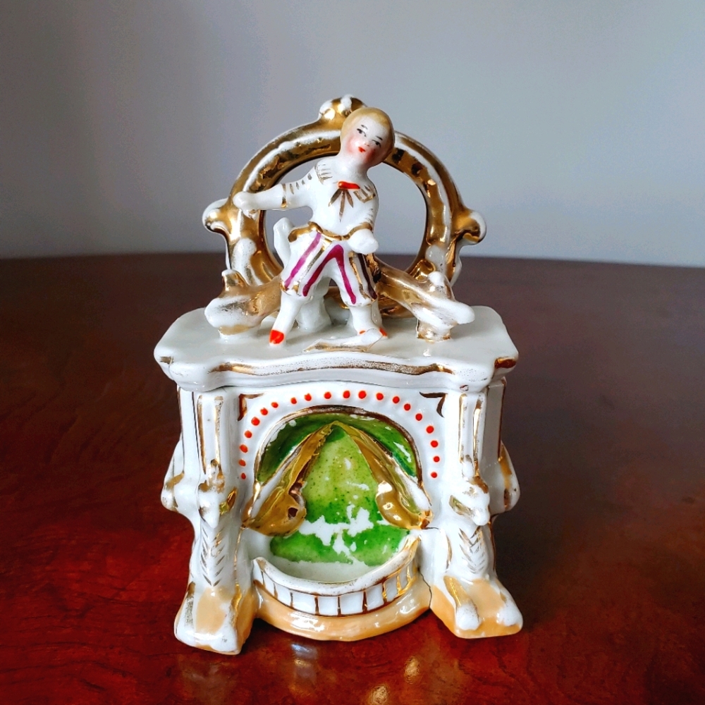 Vintage Staffordshire Fairing Trinket Box